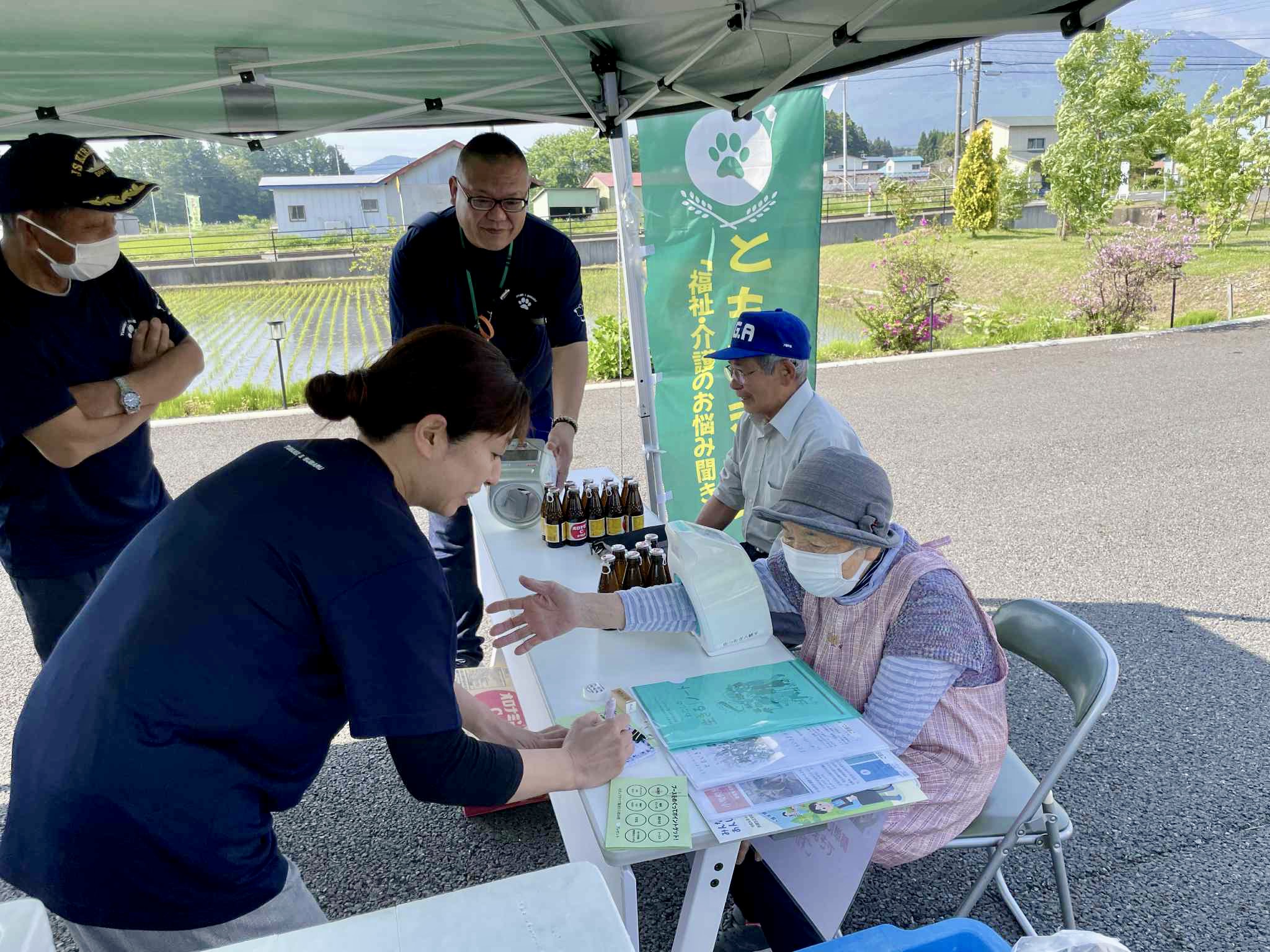 利用者の話に耳を傾ける